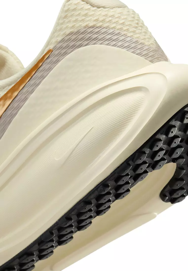 Revolution 8 Road Running Shoes