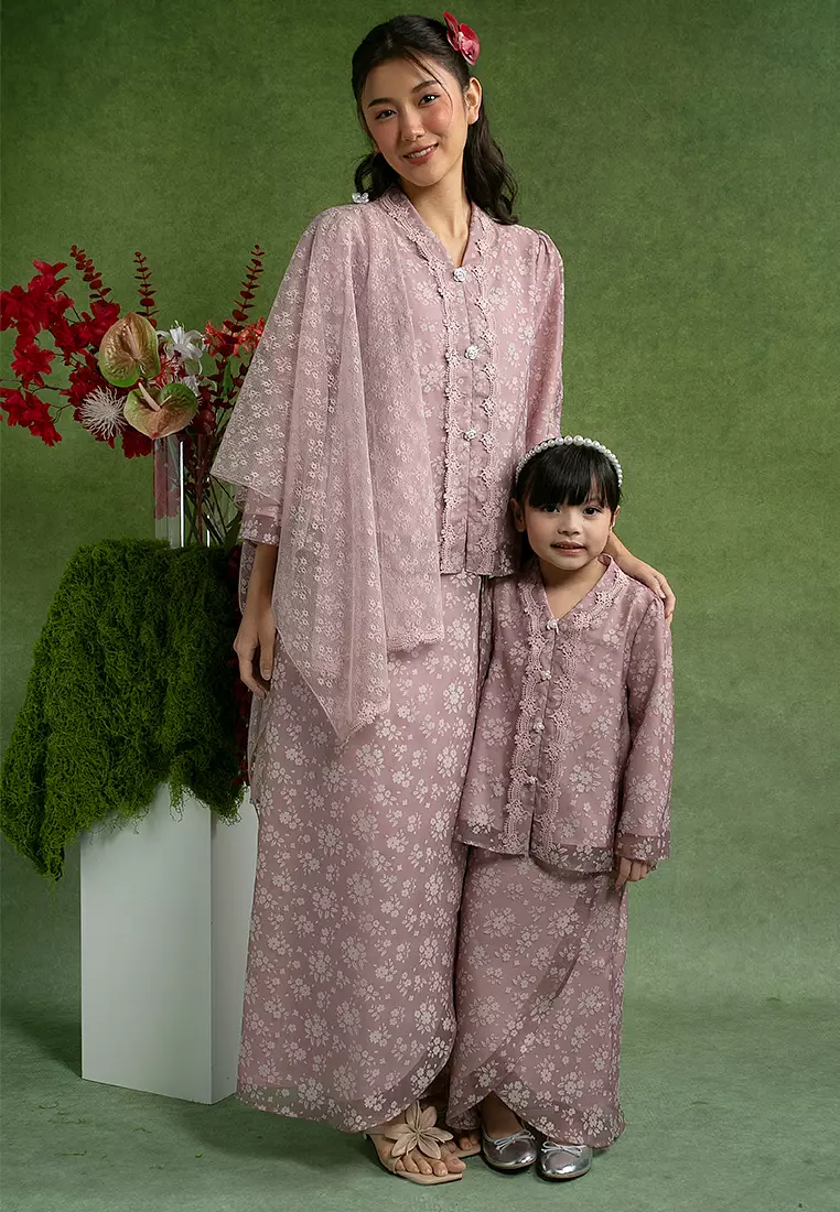Laila Kebaya with Shawl