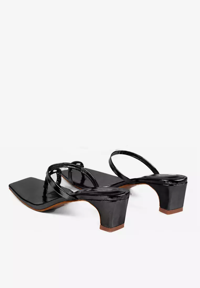 Astra Strap Low Heeled Sandals Metallic Toe-Ring Black Metalic