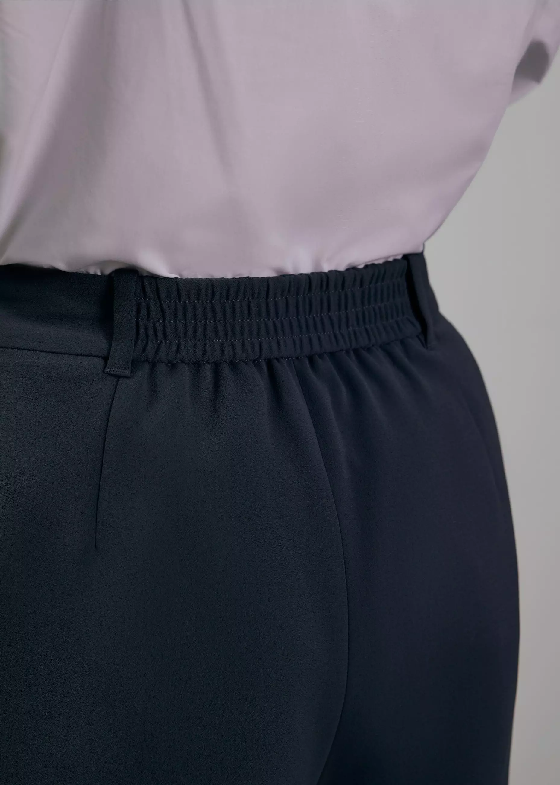 Celana Pendek Wanita - Aika Elastic Pleated Tailored Shorts