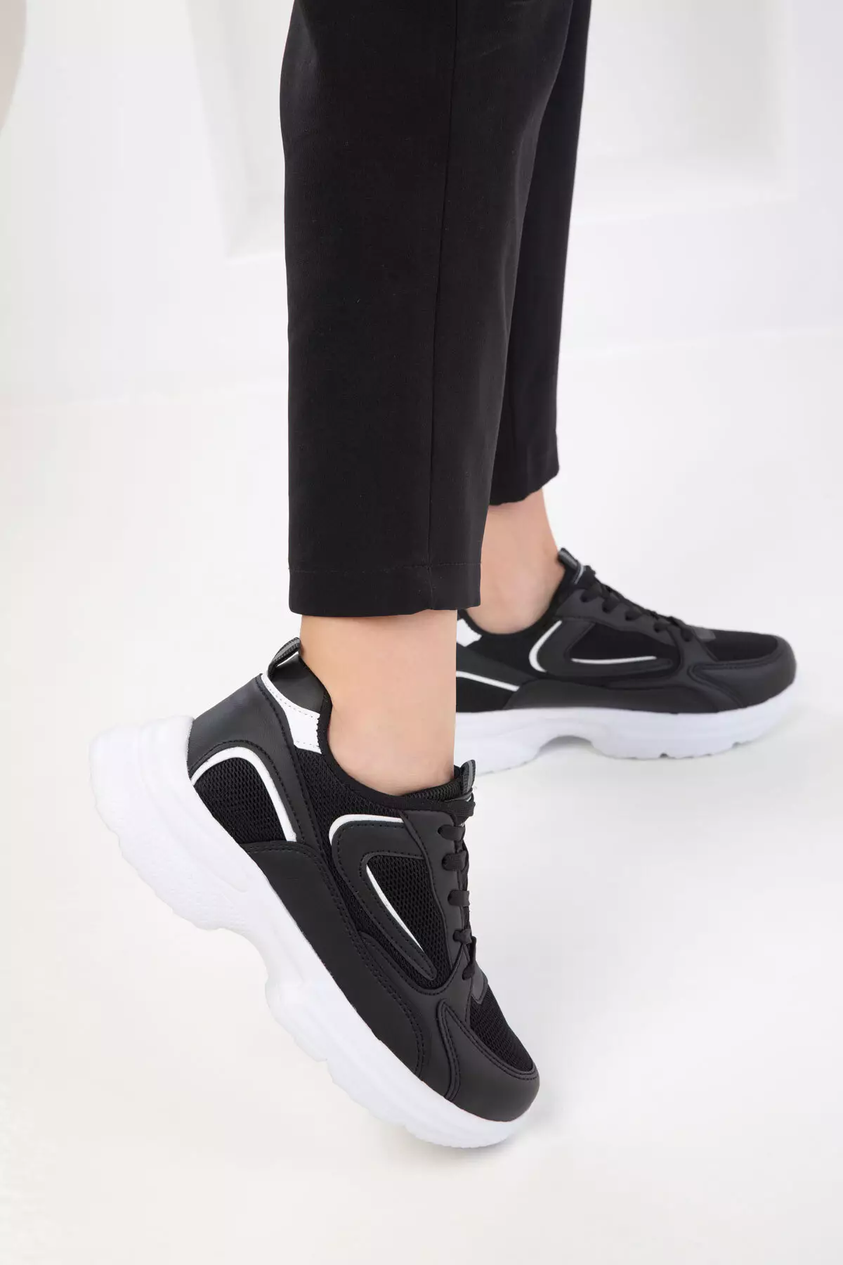 Black-White Women's Sneaker 20413