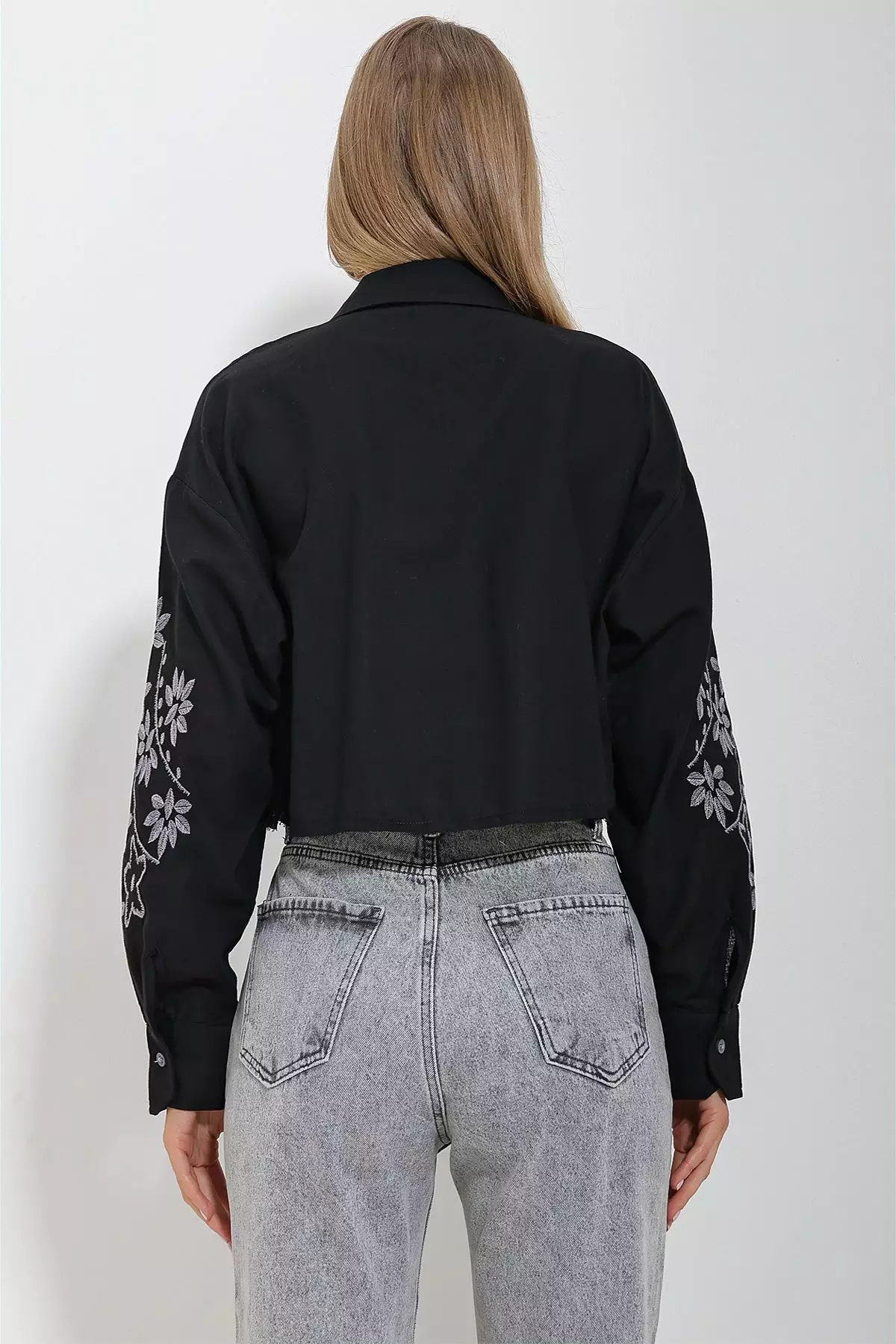 Embroidery Crop Shirt