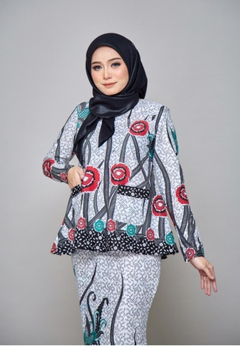 Buy ZHAFIRA SERIES - Batik Dahlia for Lady from ROSSA COLLECTIONS in Red and Green and Blue at Zalora