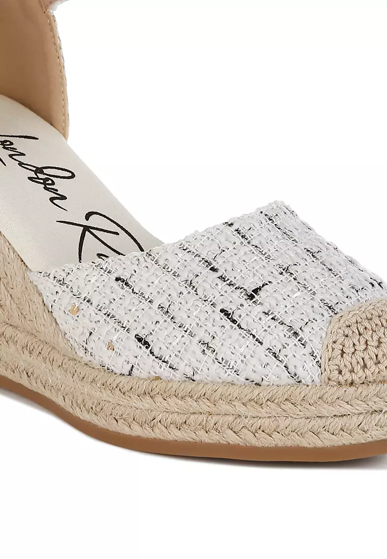 Sepatu wedges tenun ujung bulat dari bahan tweed berwarna putih