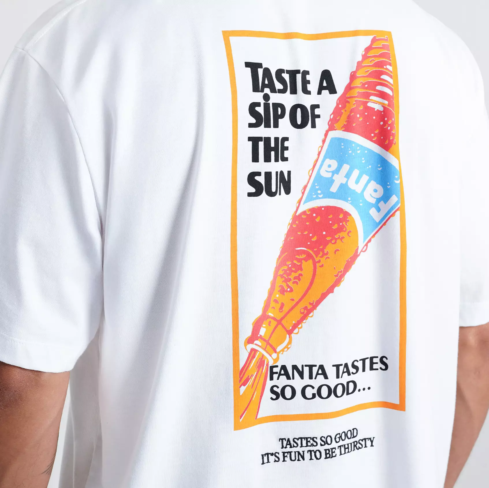 CELCIUS FANTA Bottle Graphic White T-shirt Oversize LIN001430C Putih