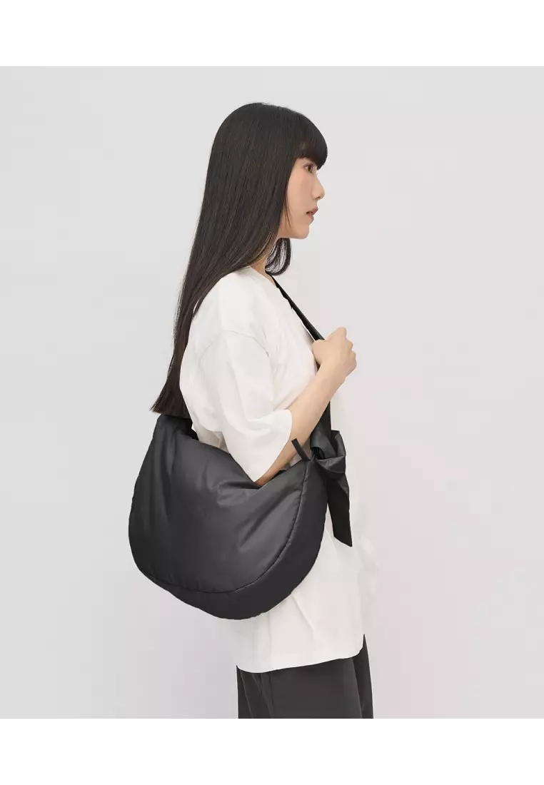 Plain-me  黑色闊帶雲朵半月包(中)
