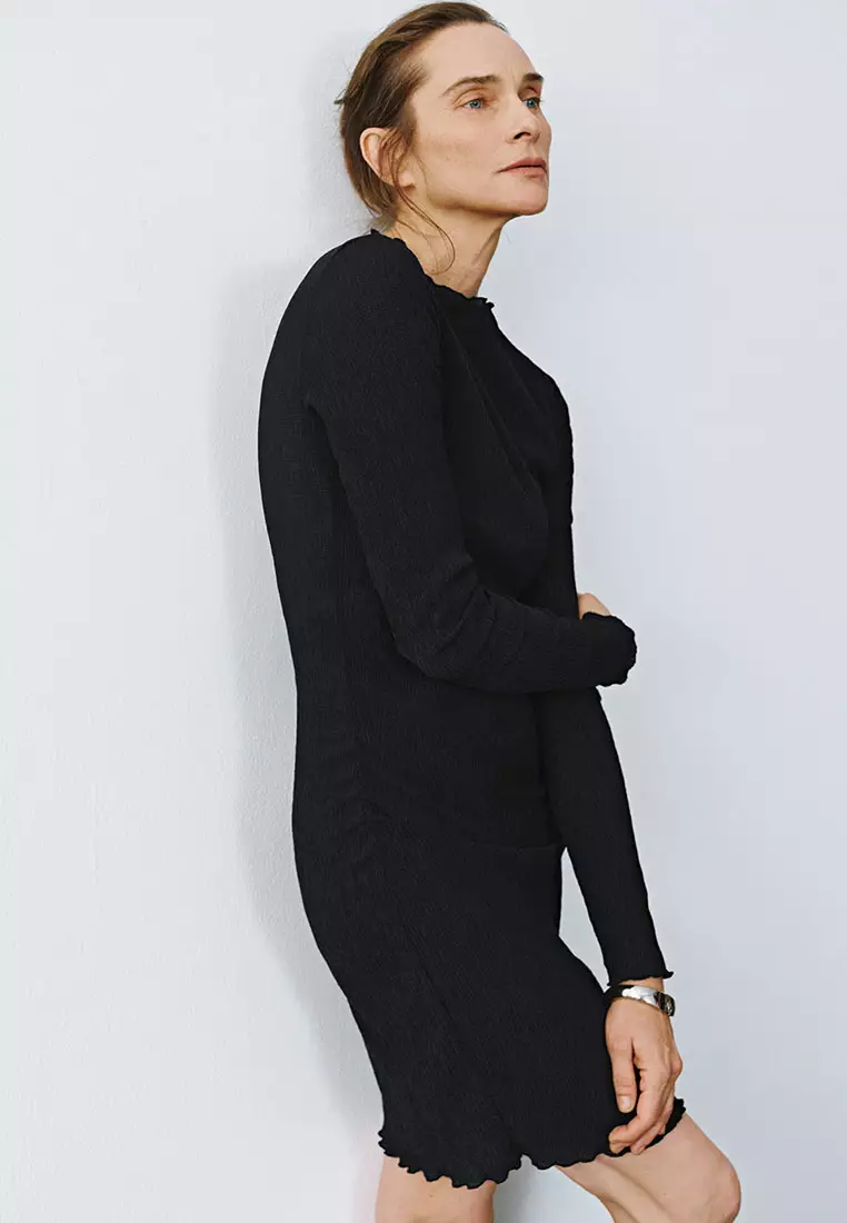 UR秋季新款女装肌理感褶皱收腰修身长袖连衣裙UWM740011