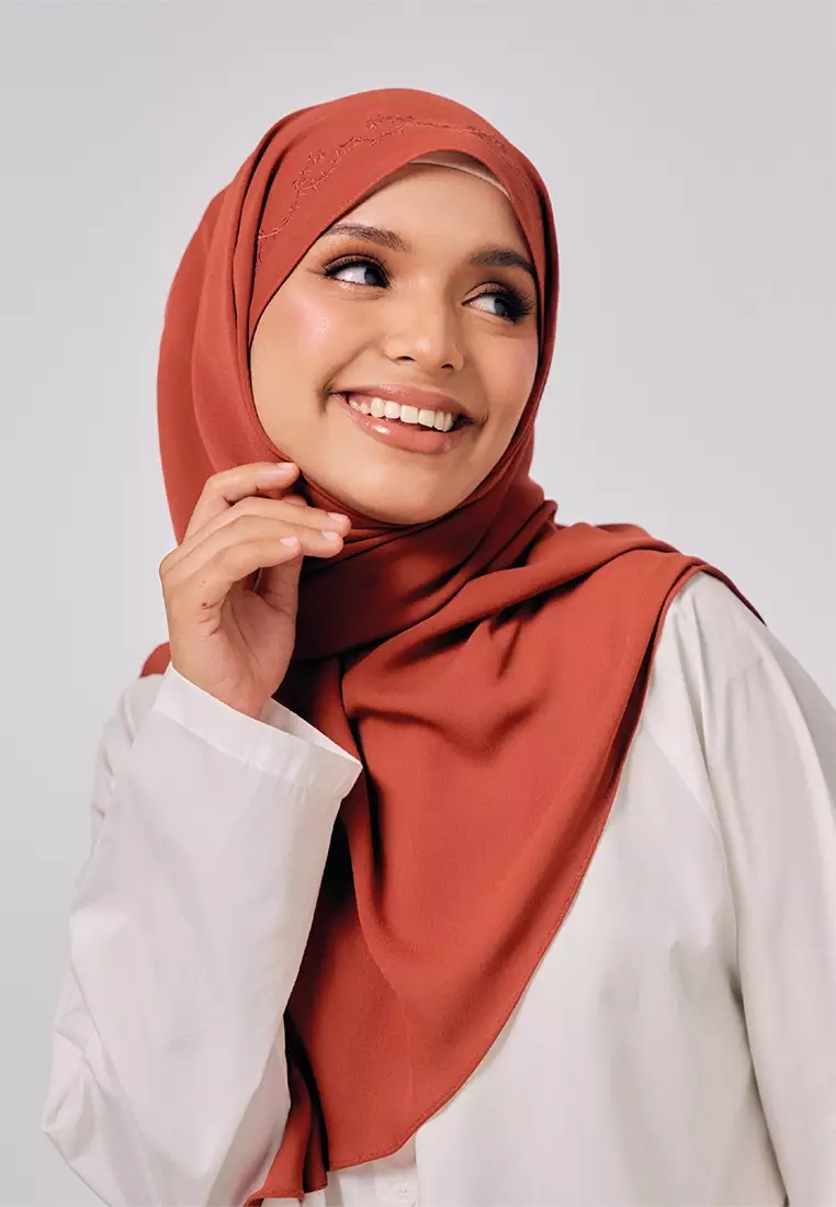 Sulam Mekar Ironless Chiffon Triangle Bawal in Cinnamon Brown
