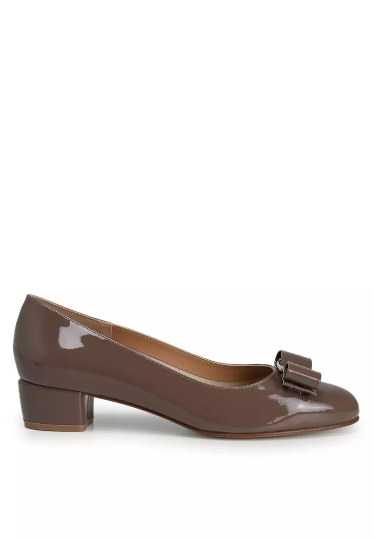 Discount on Salvatore Ferragamo  shoes - SKU: Vara Pumps (ik)