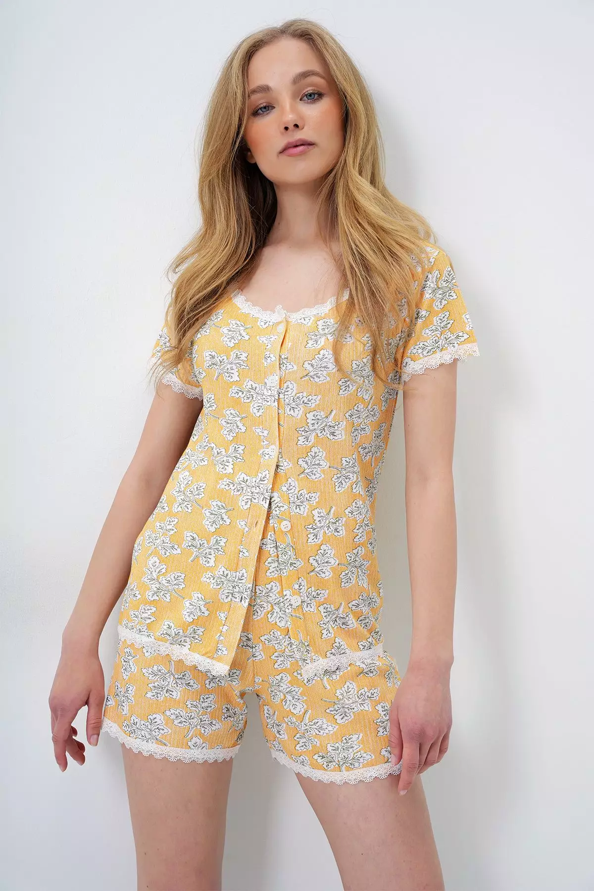 Leaf Patterned Mustard Scallop Detailed Cotton Wide Collar Shirt And Shorts Pajama Set Pjm-X13899