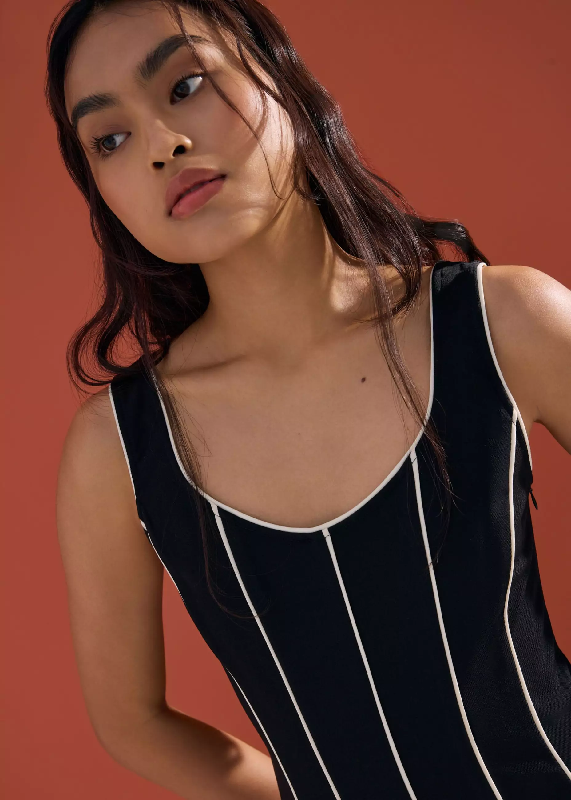 Dress Wanita - Contrast Colour Panelled V-neck Fit & Flare Midi Dress