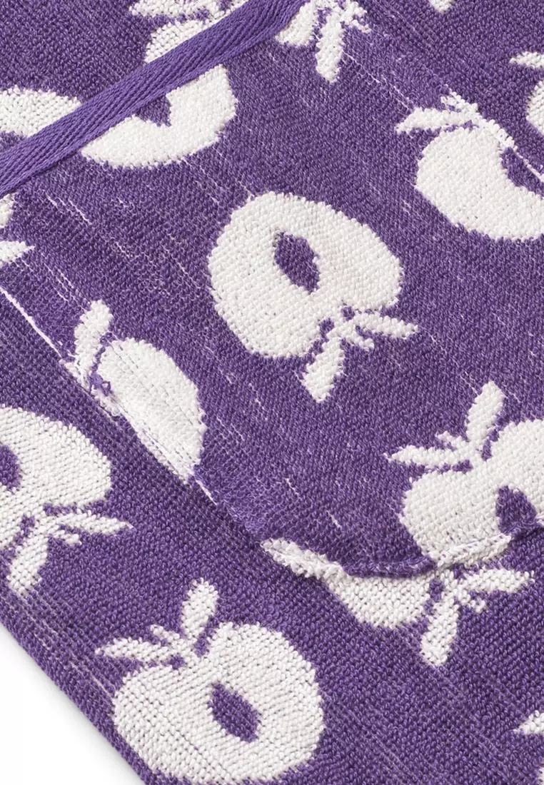 Bathrobe with apples