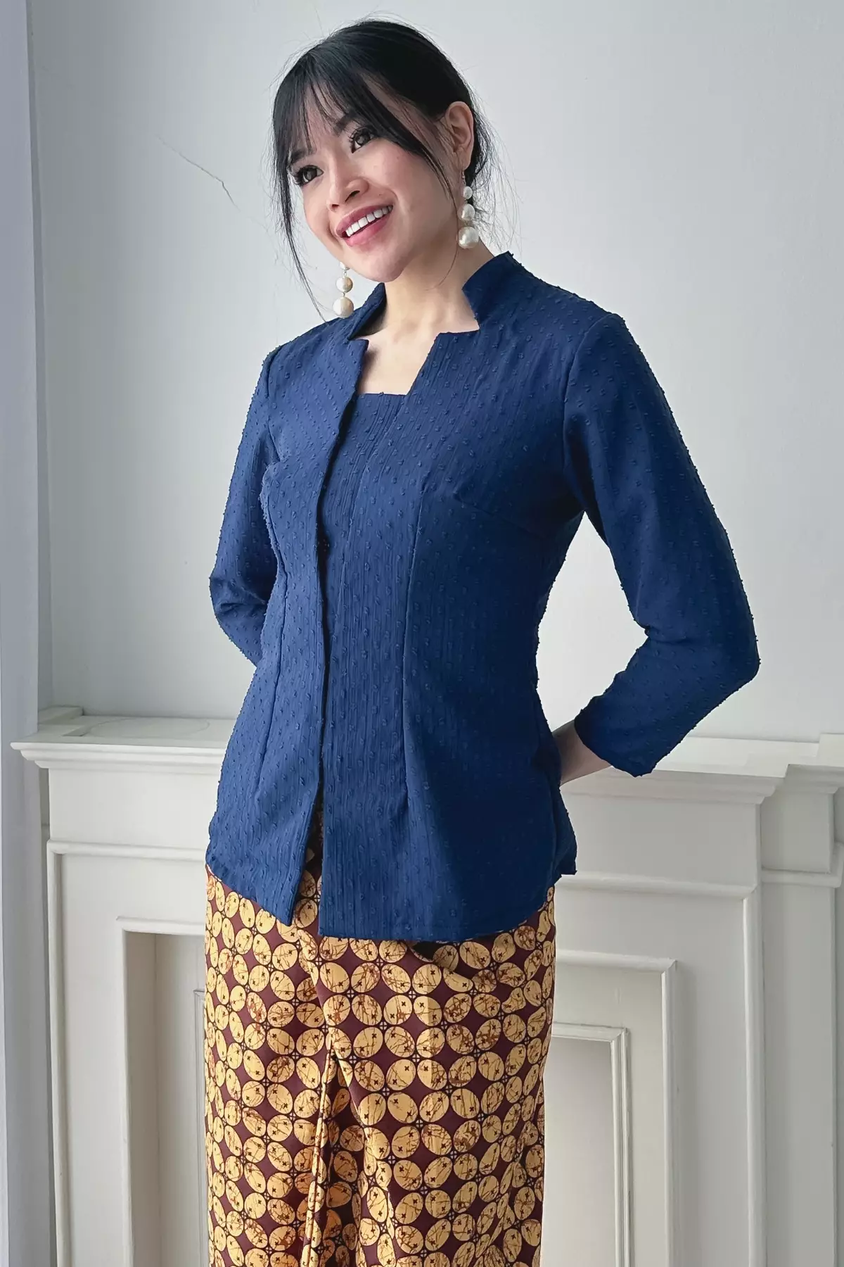 Adelaide Rubiah Biru Kebaya