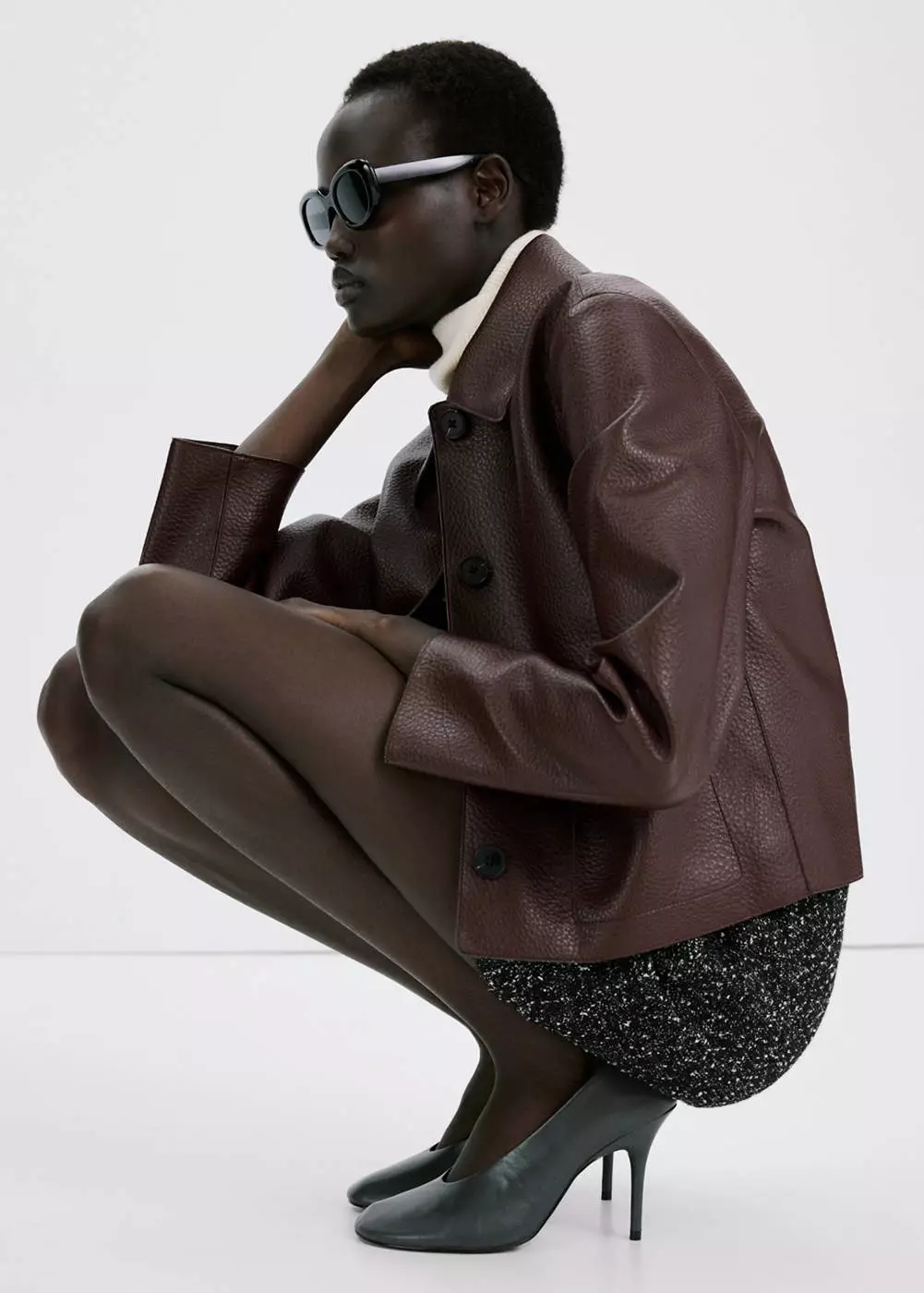 Jaket kulit sintetis dengan saku