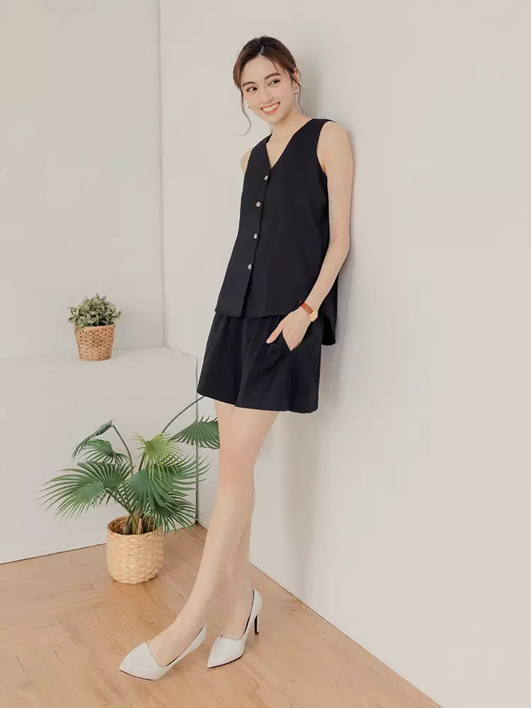 Solid Color Elastic Waist Pocket Shorts [BA7484]