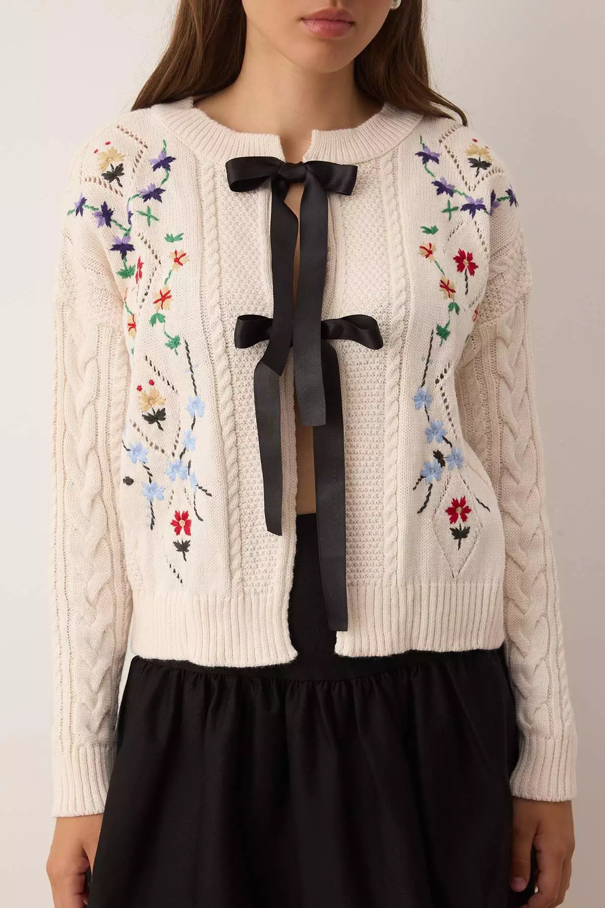 Stone Ribbon Flower Embroidered Knitwear Cardigan Twoaw26Hi00032