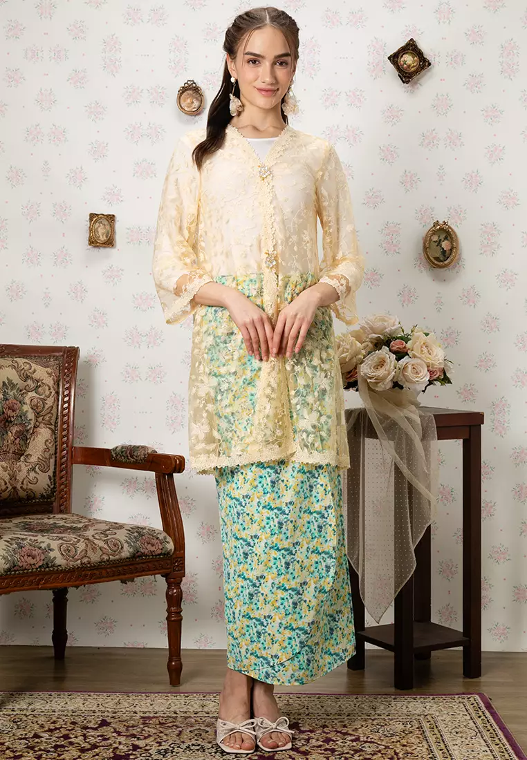 AURA LONG LACE KEBAYA SET
