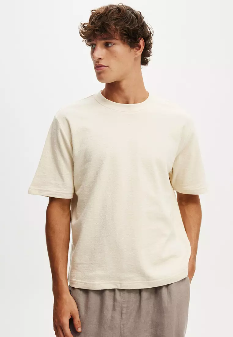 Buy Cotton On Cropped Fit T-Shirt 2025 Online | ZALORA