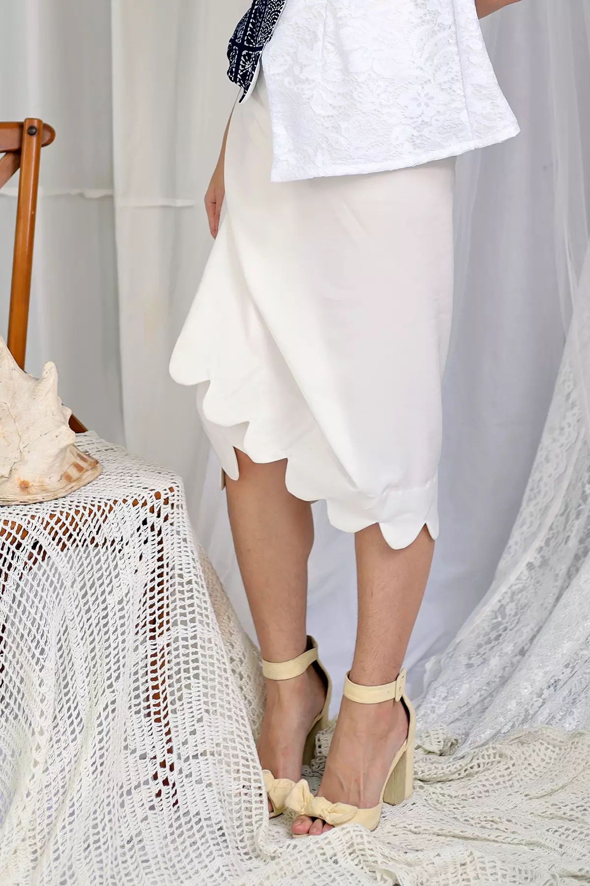 Sundari Scallop Putih Sarong Rok Lilit Batik