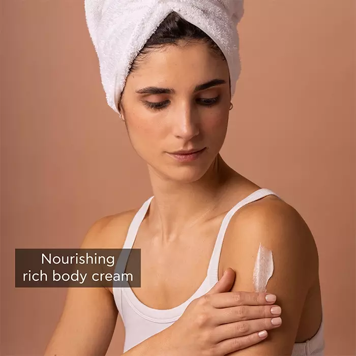 Apivita Royal Honey Rich Moisturizing Body Cream 150 ml | Krim Tubuh Rich Cream Texture Natural Menghidrasi dan Menenangkan Kulit