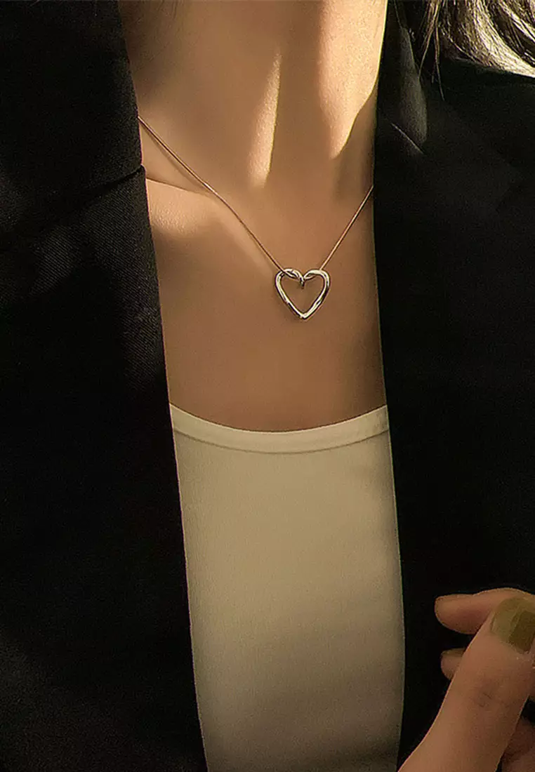 Chain with discount love pendant