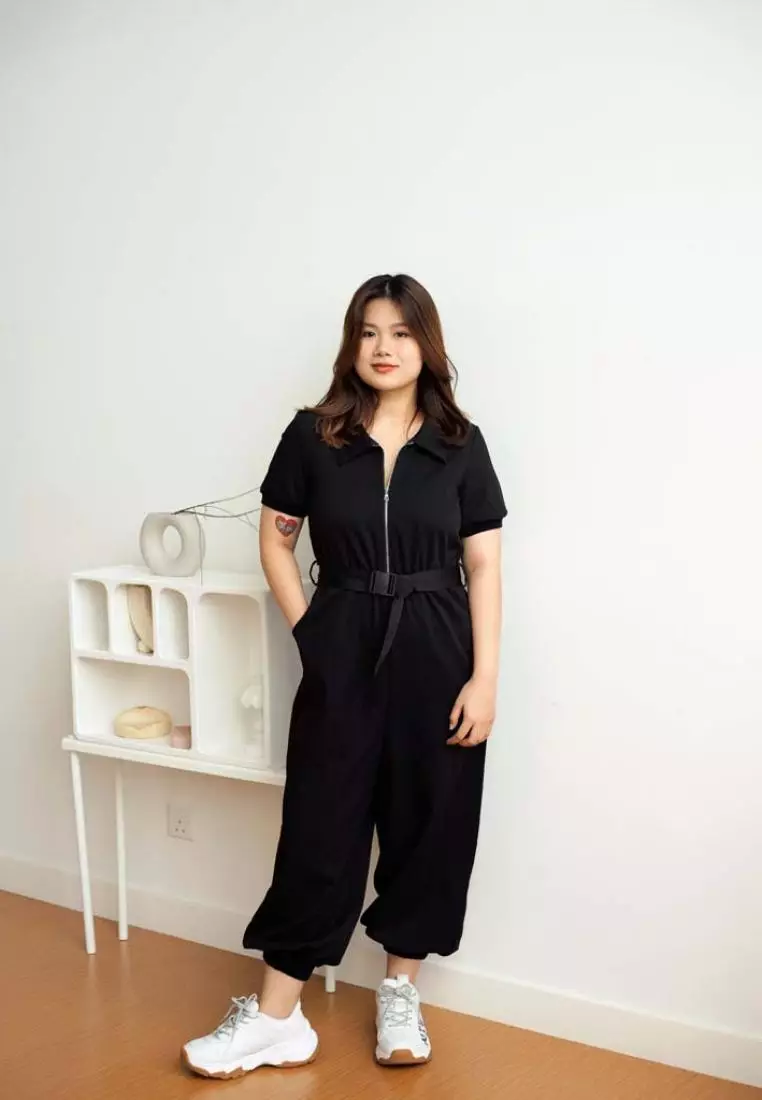SPORTY JUMPSUIT WITH BELT