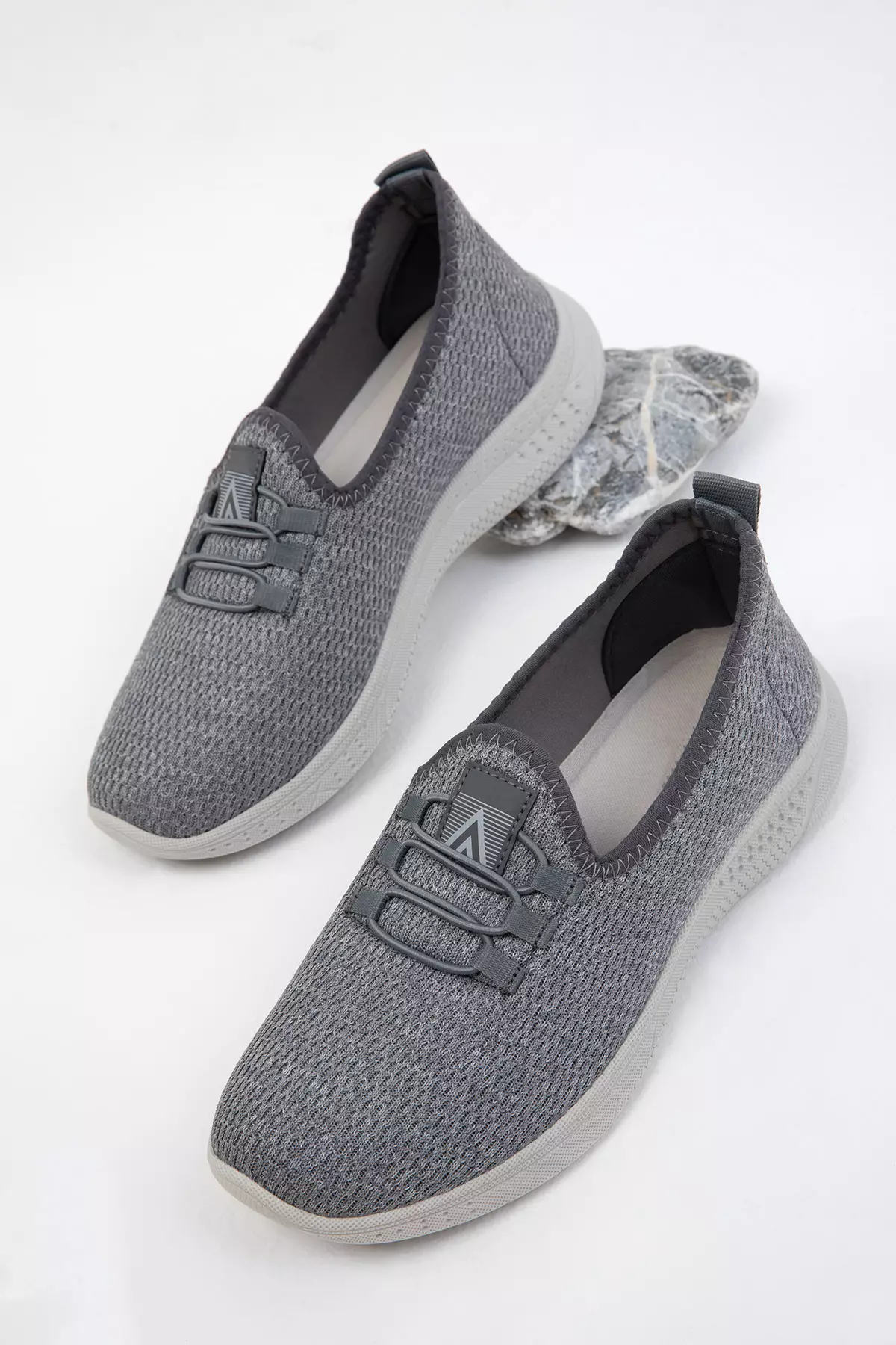 Women's Gray Sneaker - Model 19745