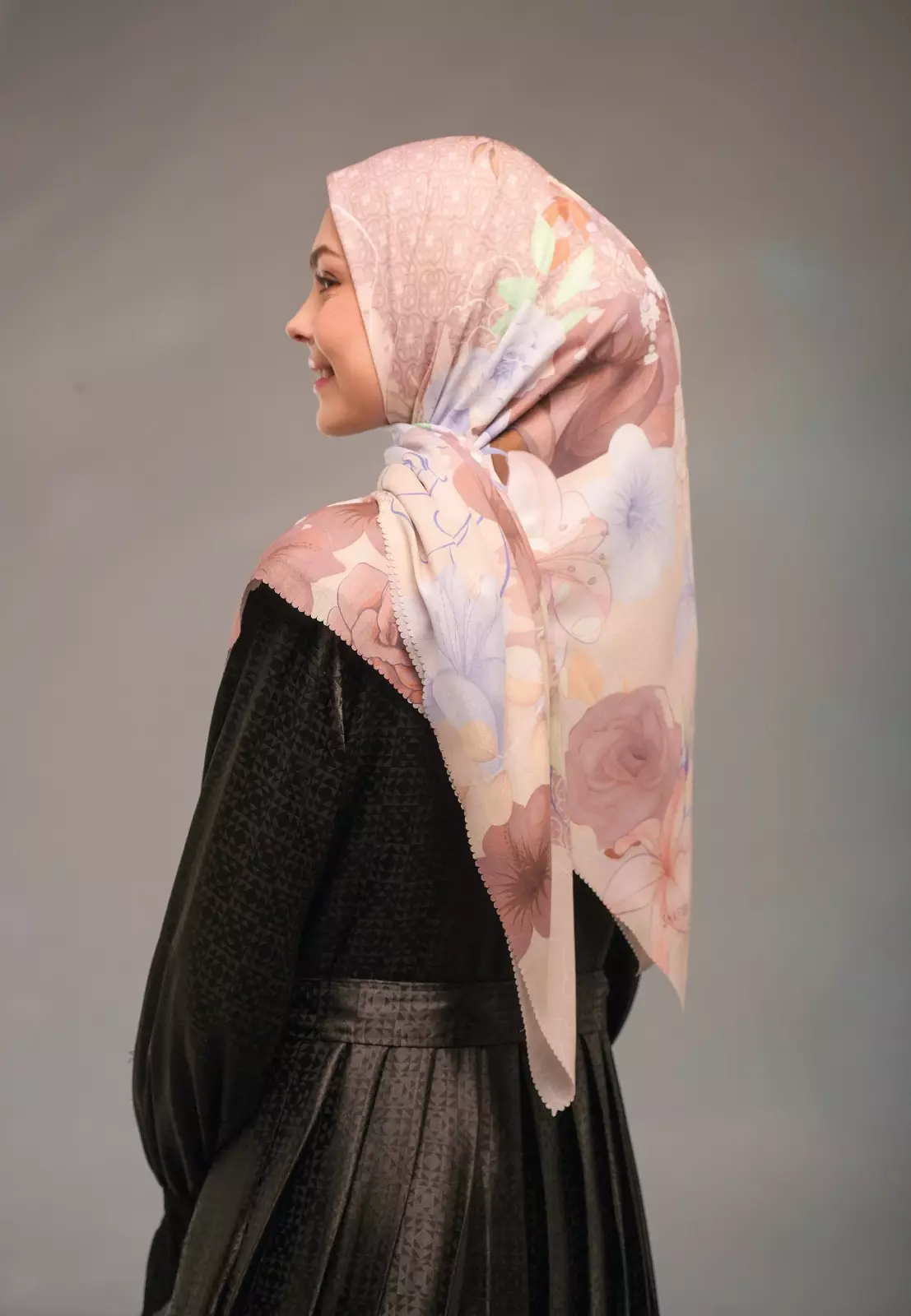 Izara Printed Scarf Ivory | Hijab Segi Empat Motif