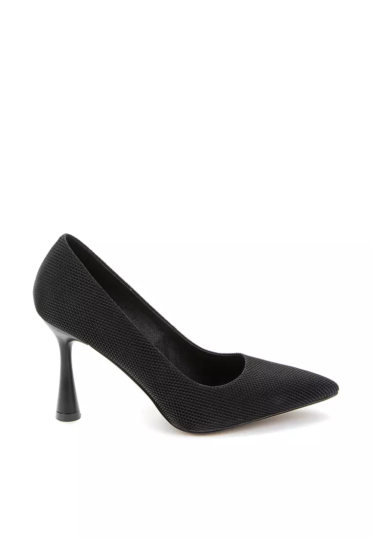 Discount on Betsy  shoes - SKU: Quinn Pump Heels