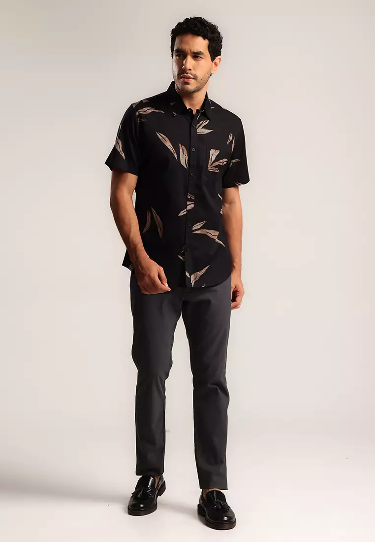 MOC - Kemeja Motif Pria Lengan Pendek Nirved - Black
