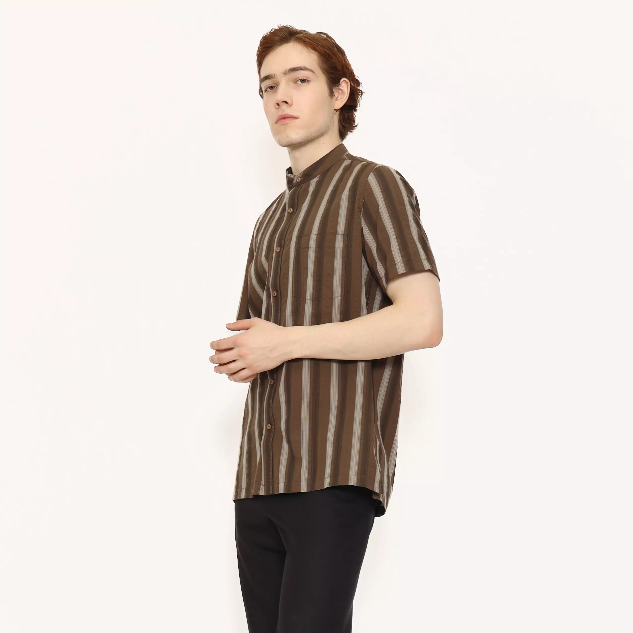 Lawell FLOYD-S Baju Koko Pria Lengan Pendek Short Regular Fit Motif Garis Sedang Warna Brown