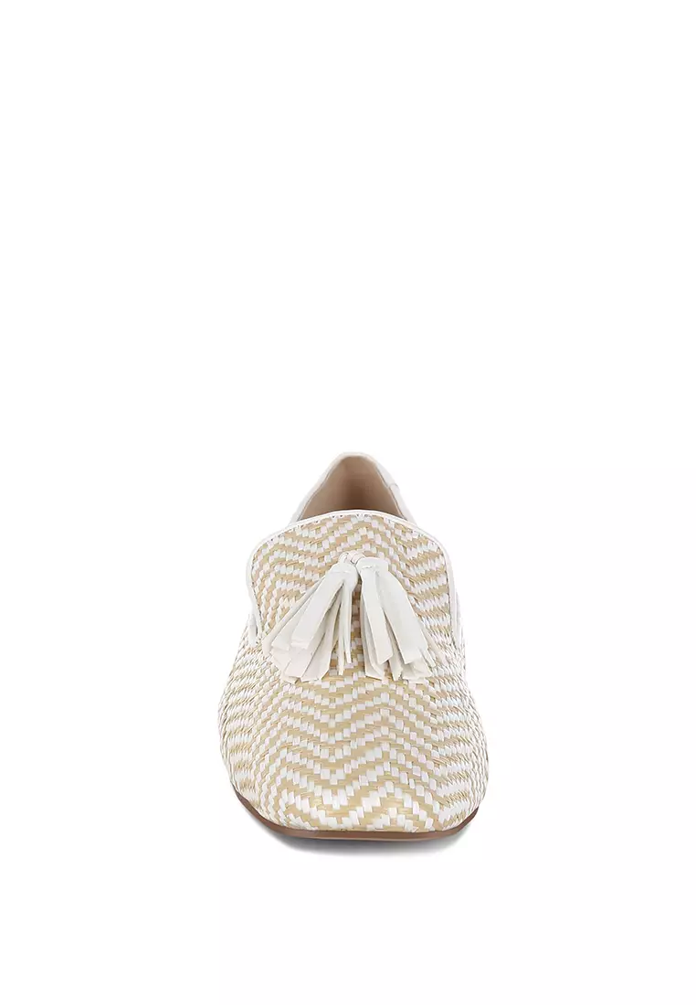 Raffia Tassels Detail Loafers In Beige