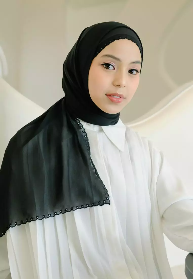 Daira Classic Shawl Black