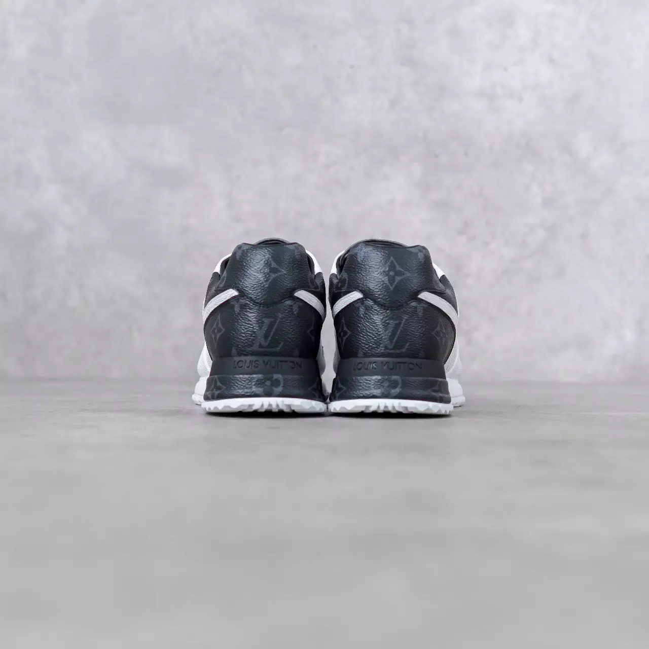 Sepatu LOUIS VUITTON LV RUN AWAY ECLIPSE MONOGRAM TRICO GREY SNEAKER 100% ORIGINAL