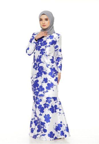 Che Puteh Kurung from Emanuel Femme in White and Blue