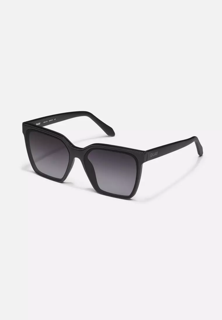 QUAY Level Up Sunglasses - Black/Smoke Polarized