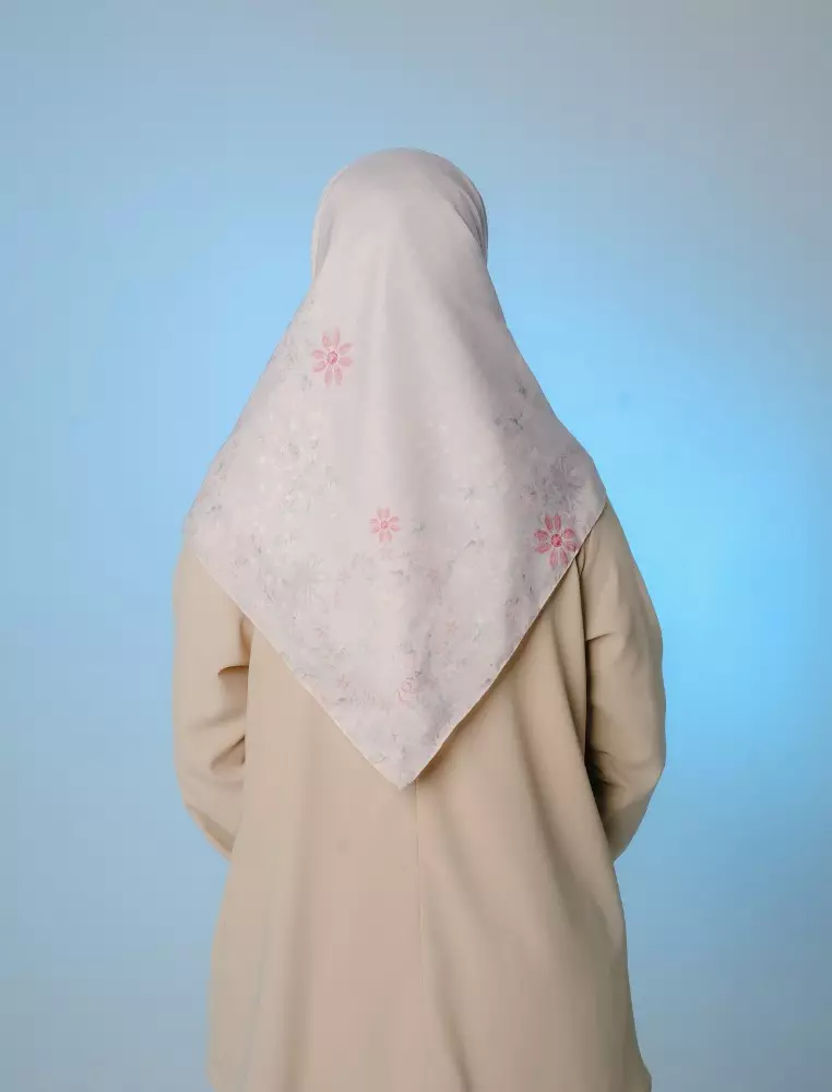 ZANIAH Scarf Cream - Kerudung Hijab Segiempat Motif With Pouch Ziplock - Bahan Poly Fine - Ukuran 110x110