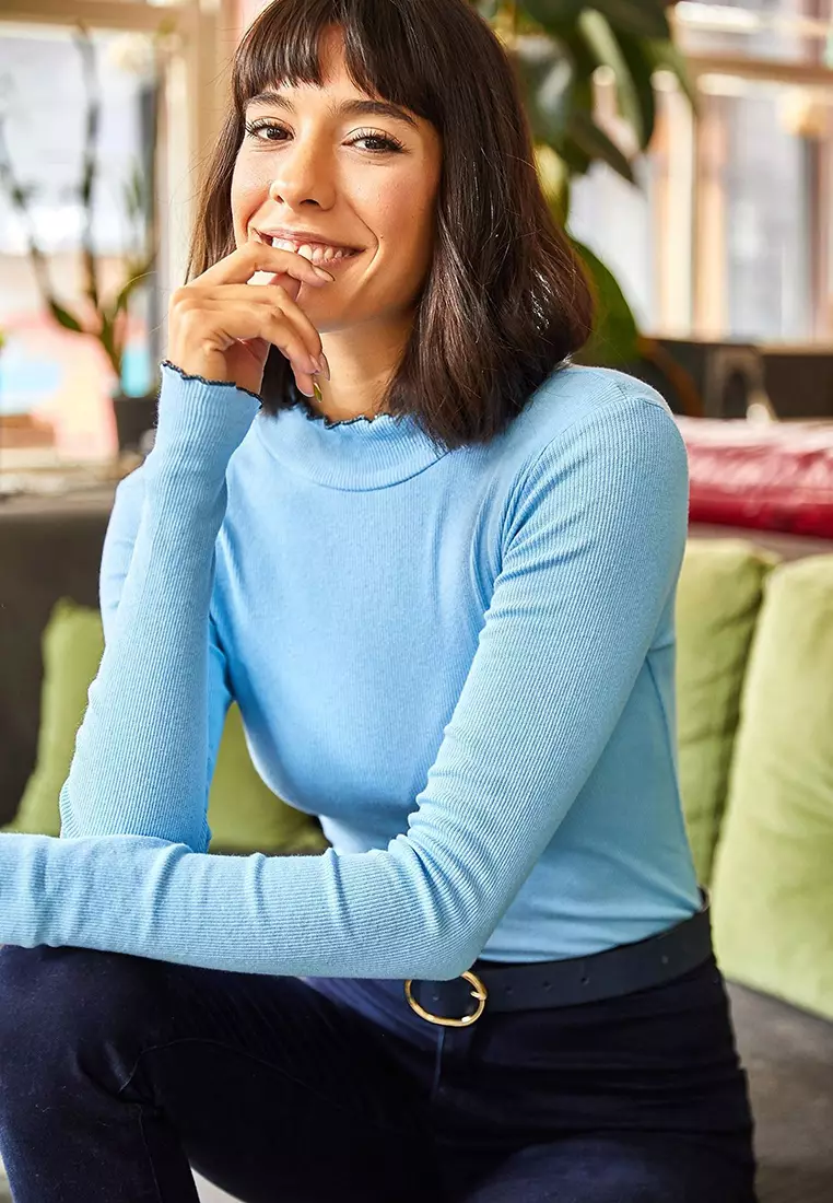 Collar and Sleeve Detailed Camisole Blouse