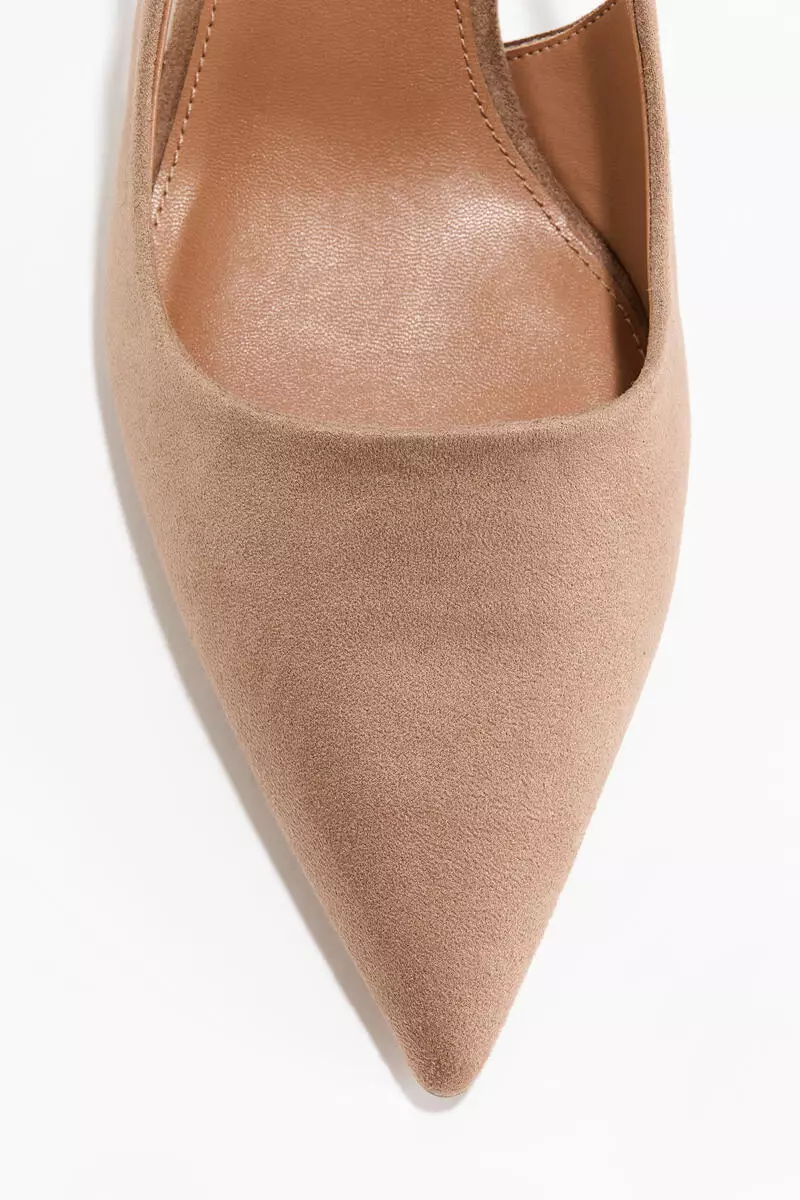 Kitten-heeled slingbacks