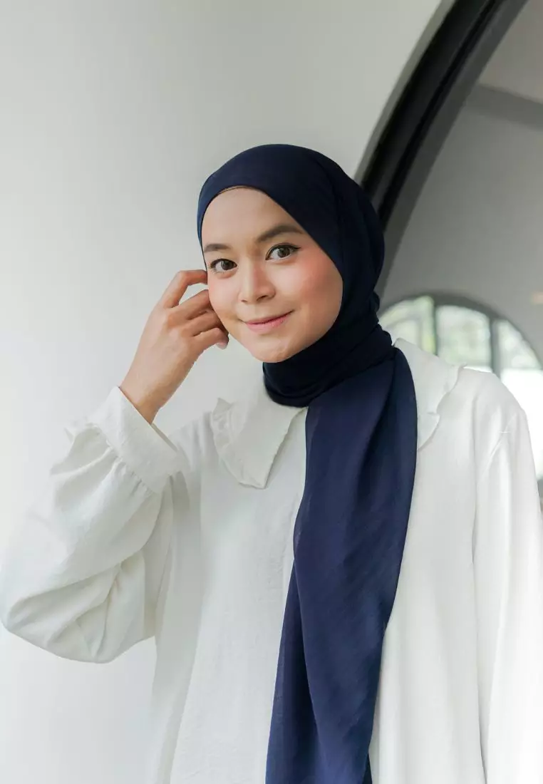 Pasmina Voal Gucci Jahit Tepi Navy