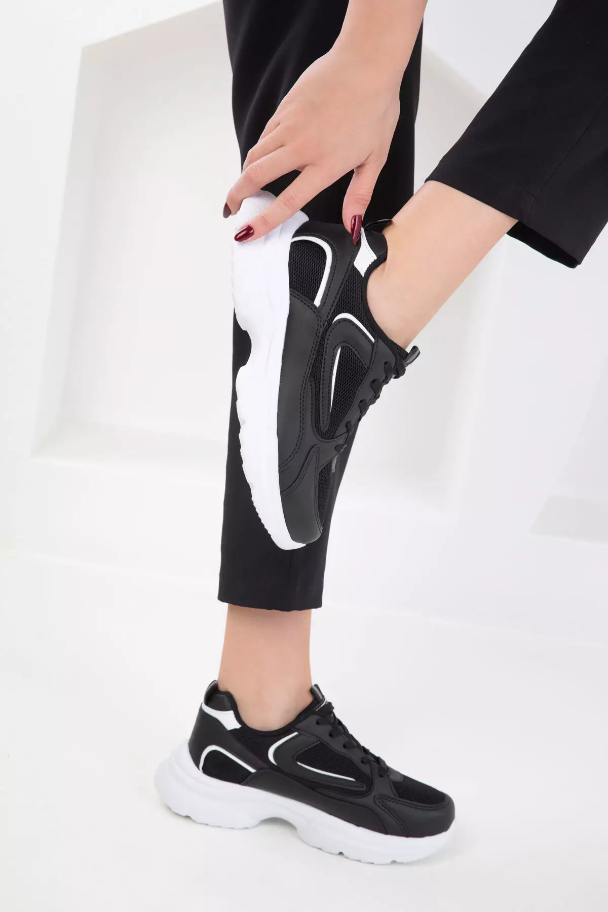 Black-White Women's Sneaker 20413