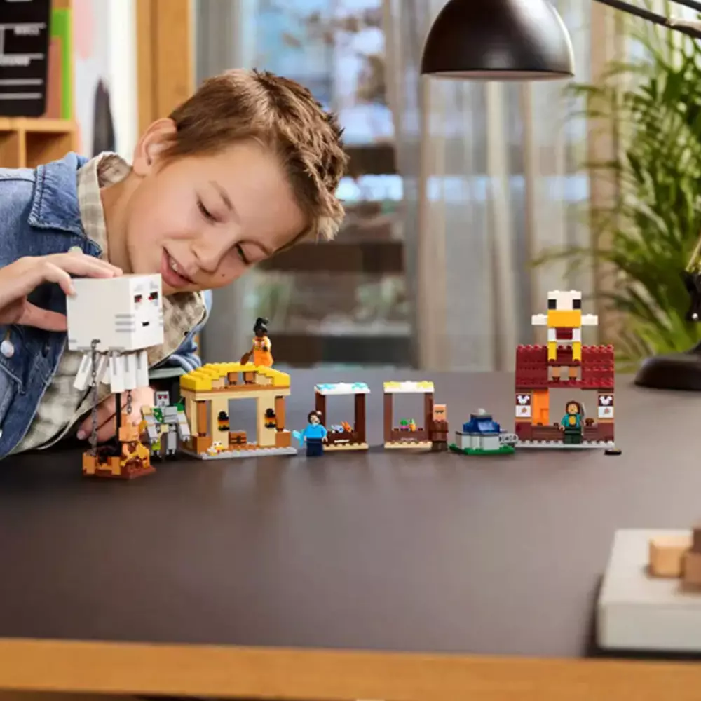 LEGO A MINECRAFT MOVIE THE GHAST BALLOON VILLAGE ATTACK SET 555 PCS 21273 - MIX