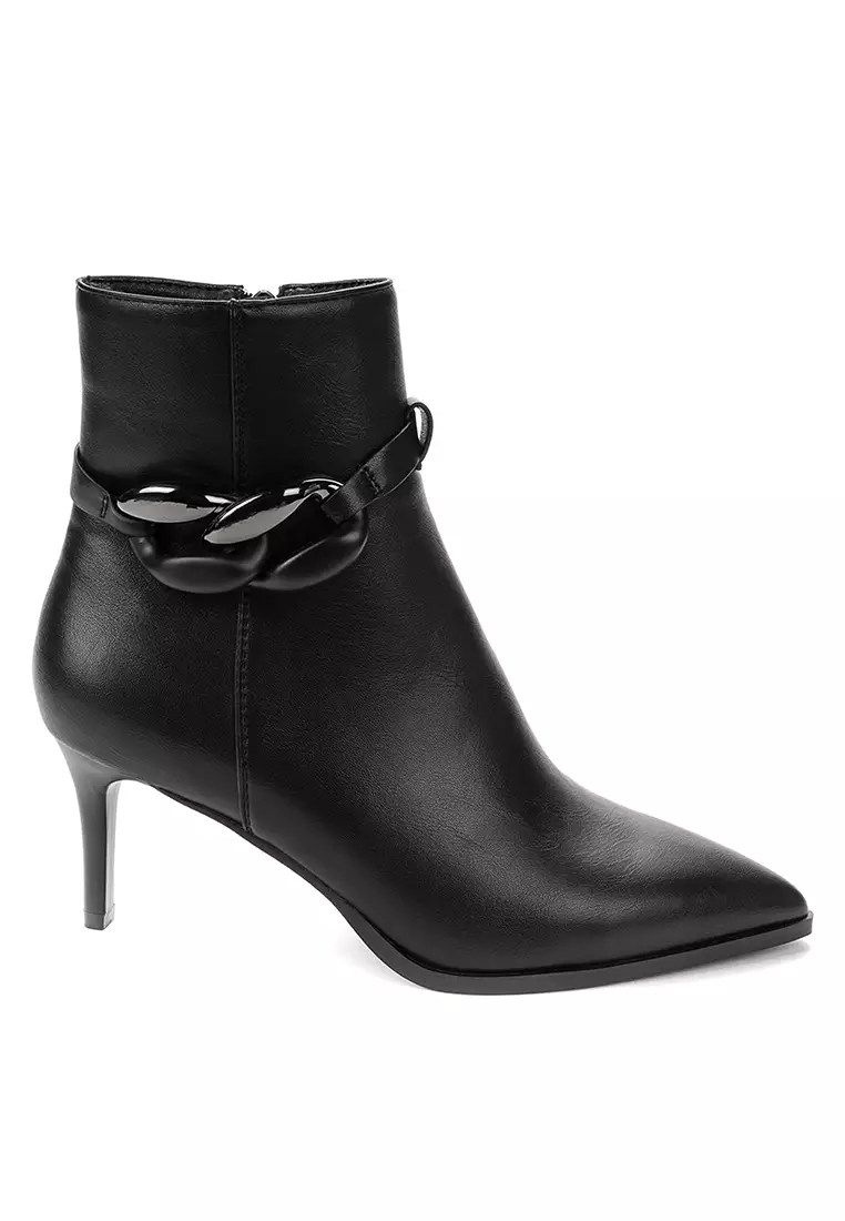 Pointed-toe ankle boot swith zip closure