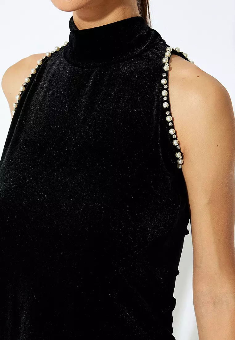 Slim Fit Sleeveless Stand Collar Stoned Velvet Top