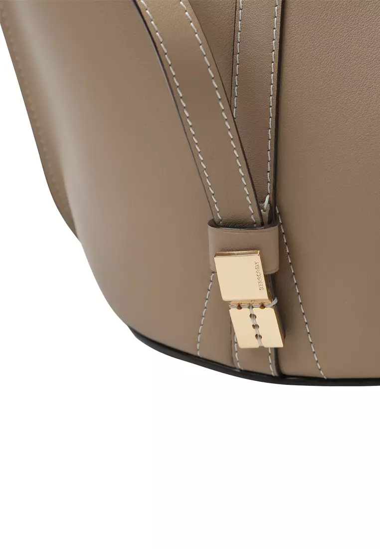 ORUKAMI Flat Hook Convertible Bucket Tote Small - Toffee