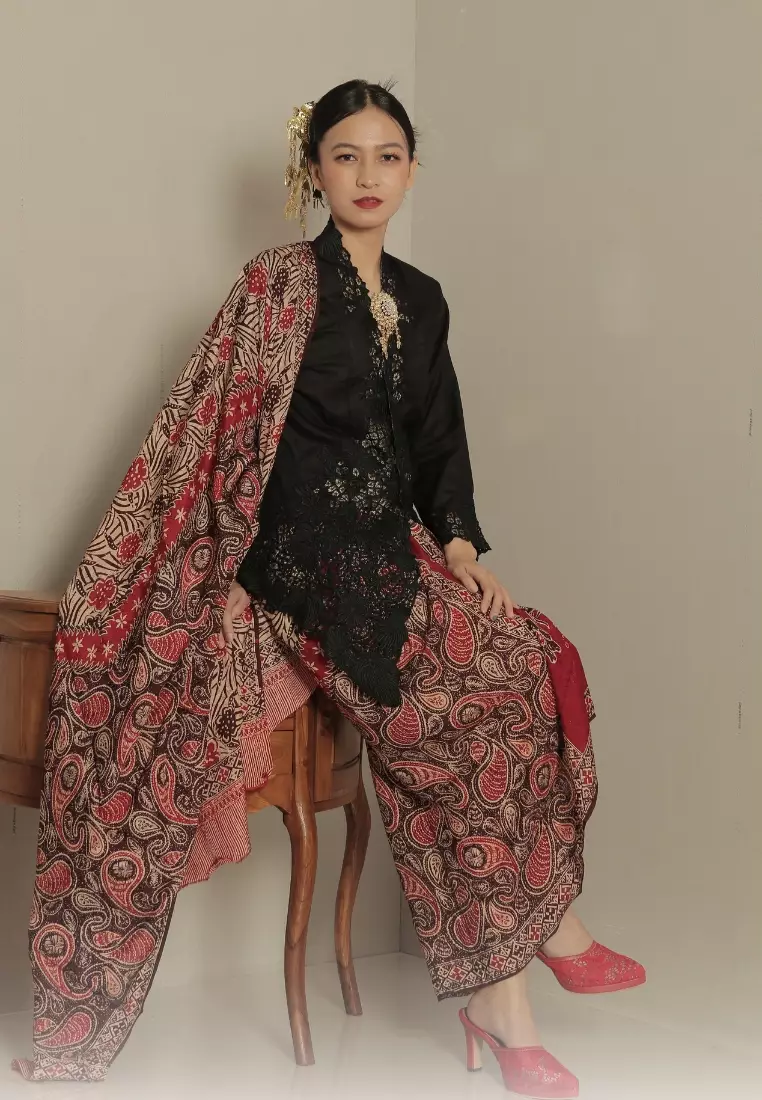Exclusive Kebaya Kerancang Hand Made Embroidery