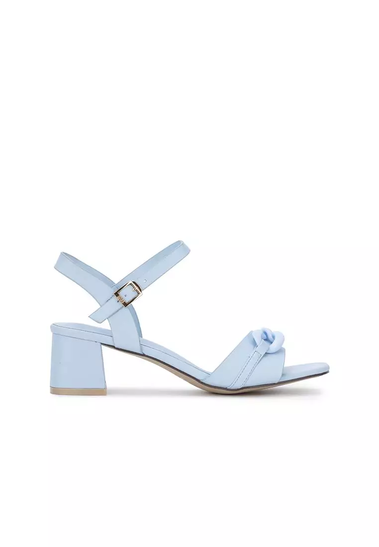 Discount on Nose  shoes - SKU: Embellished Chain Low Heel Sandal