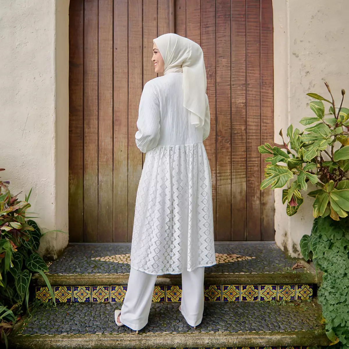 ZM Zaskia Mecca - Arliva Tunik - White Series - Edisi Binar Samudra - Raya Collection Baju Lebaran