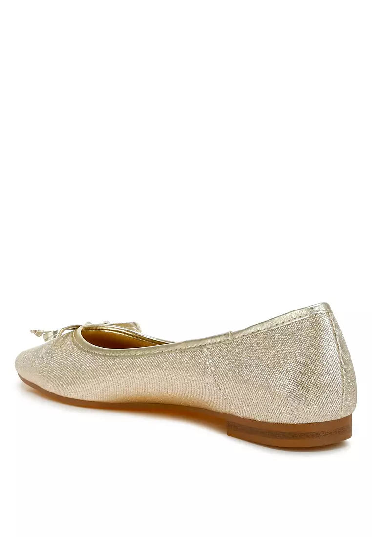 Sepatu Balet Metalik Warna Emas