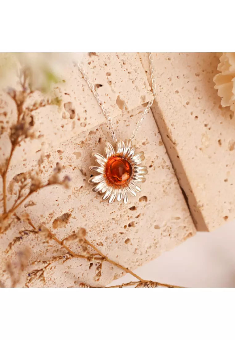 Multifaceted Baltic Amber Daisy Silver Pendant with 925 Sterling Silver